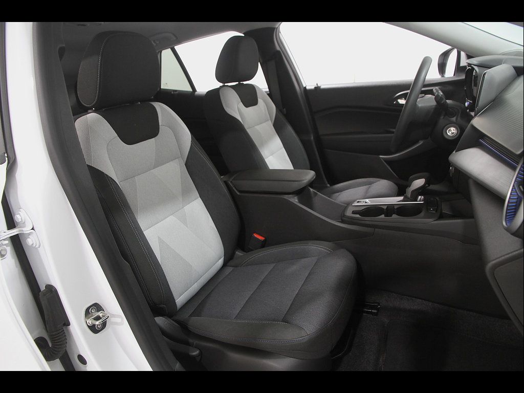 Used 2024 Chevrolet Trax LS w/ LS Convenience Package FWD image 16