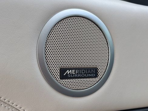 Used 2025 Land Rover Discovery Metropolitan Edition AWD/4WD image 26