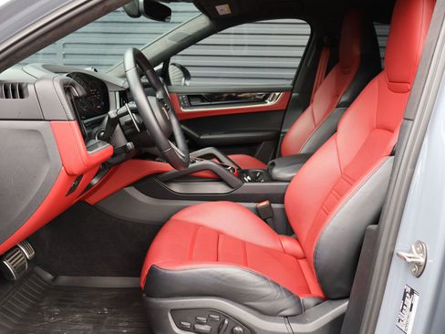 Certified 2024 Porsche Cayenne S AWD/4WD image 5
