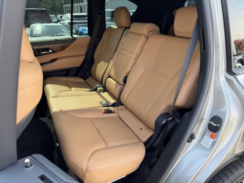 Used 2026 Lexus LX 700h Luxury w/ Appearance Package AWD/4WD image 31