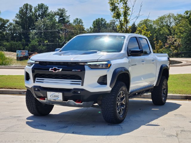 Used 2024 Chevrolet Colorado ZR2 w/ Safety Package AWD/4WD image 4