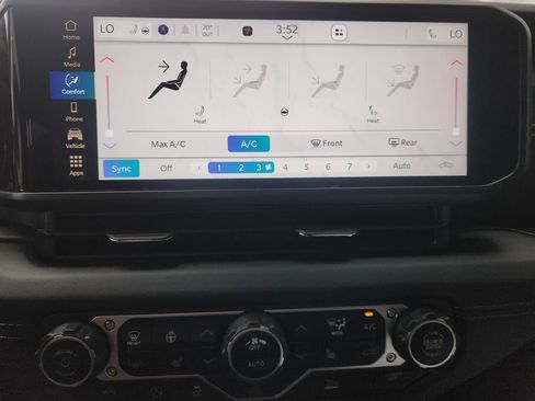 Used 2025 Jeep Gladiator Sport image 16