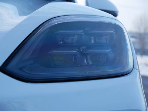 Used 2025 Porsche Cayenne image 6