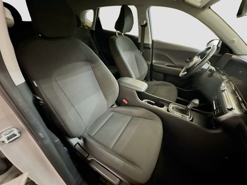 Used 2025 Hyundai Kona SEL image 32