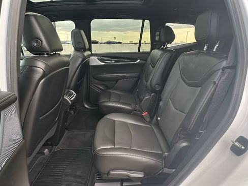 Used 2024 Cadillac XT6 Premium Luxury w/ Technology Package FWD image 31