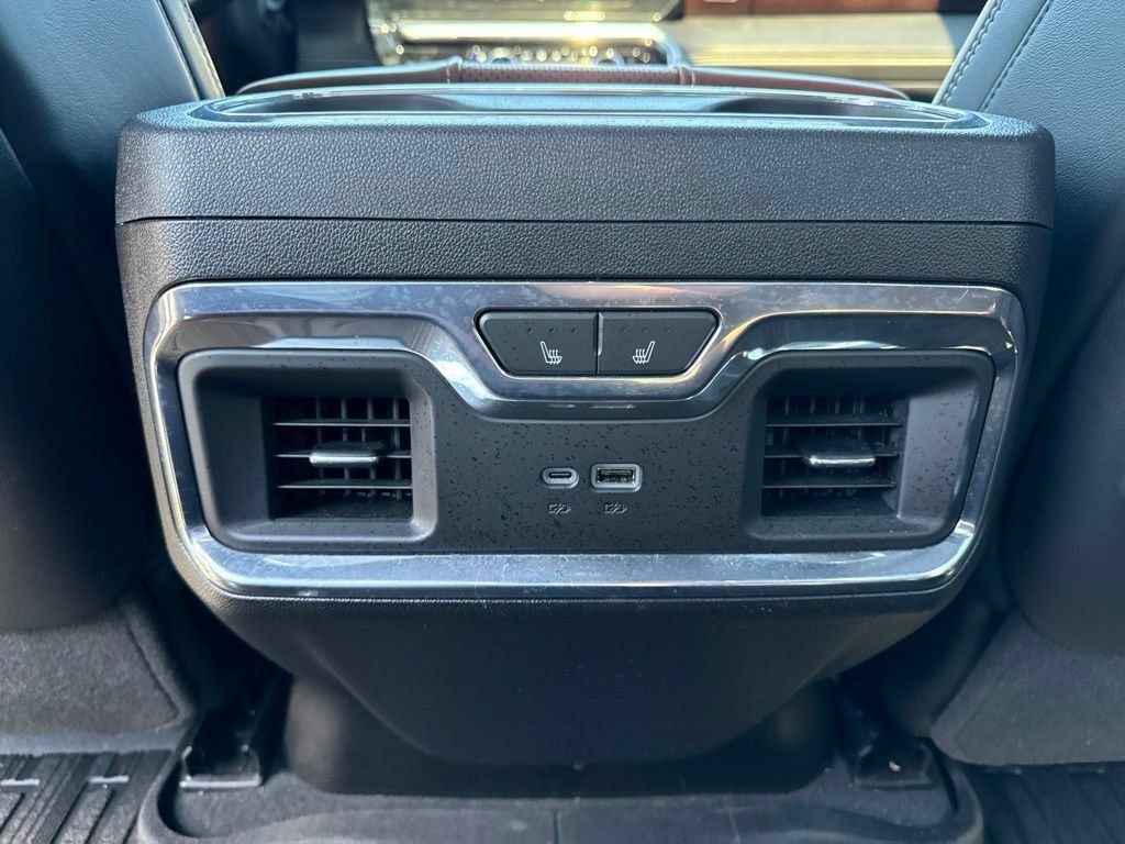 Used 2024 GMC Sierra 2500 Denali Ultimate AWD/4WD image 17