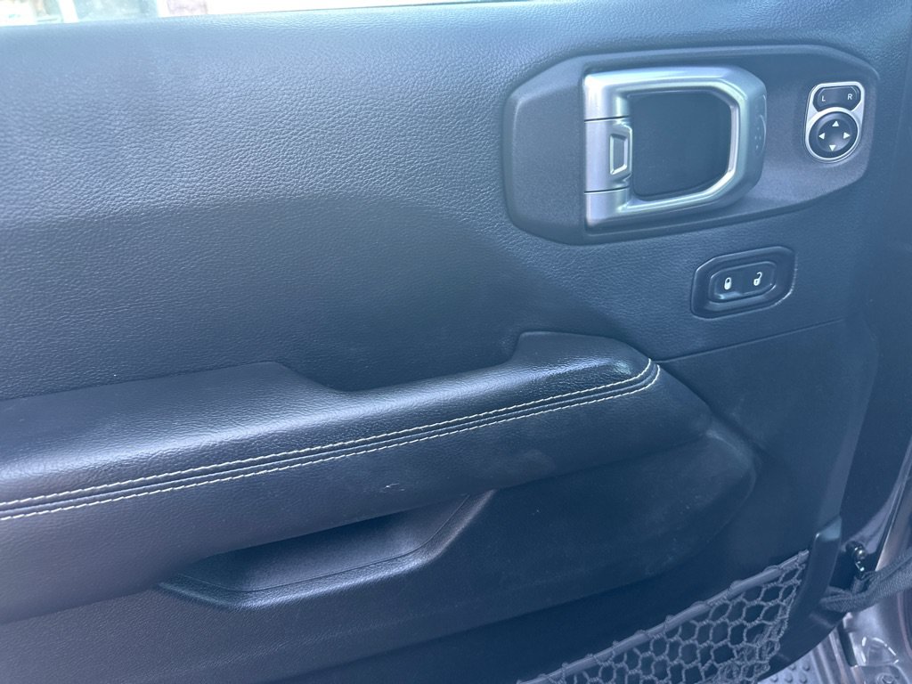 Used 2018 Jeep Wrangler Unlimited Sahara AWD/4WD image 19