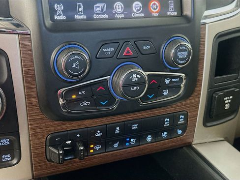 Used 2014 RAM 1500 Laramie w/ Convenience Group AWD/4WD image 16