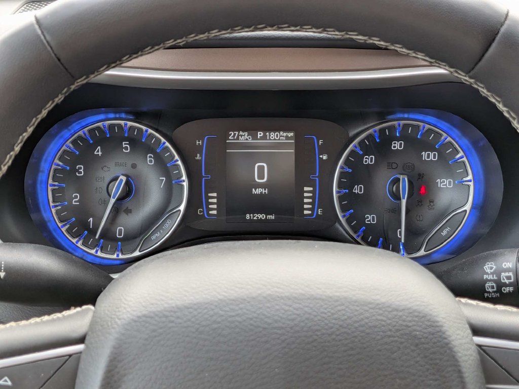 Used 2022 Chrysler Voyager LX FWD image 28