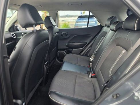 Used 2024 Hyundai Venue Limited image 14