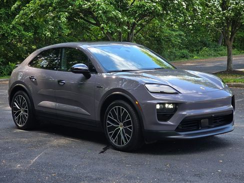 Used 2024 Porsche Macan 4 Electric AWD/4WD image 8