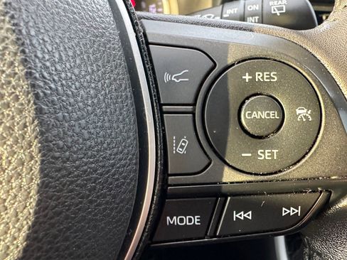 Used 2022 Toyota RAV4 SE image 19