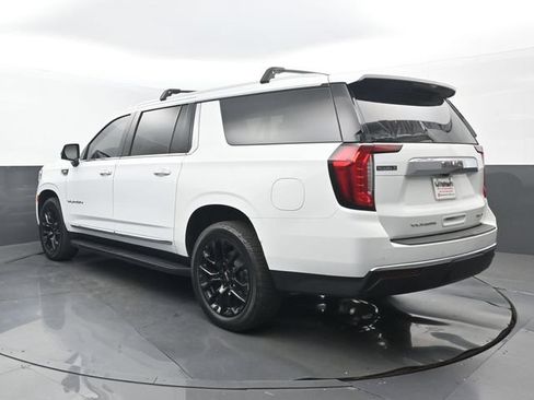 Used 2022 GMC Yukon XL SLT w/ SLT Premium Package RWD image 3