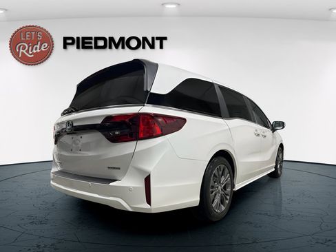 New 2026 Honda Odyssey Touring image 4