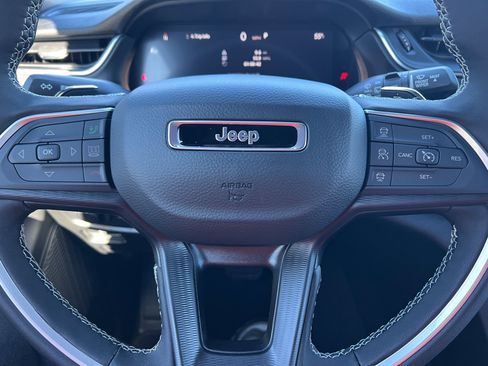 New 2025 Jeep Grand Cherokee 4WD image 15
