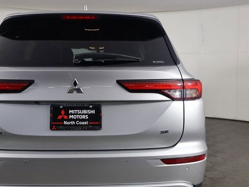 Used 2024 Mitsubishi Outlander SE Black Edition image 17