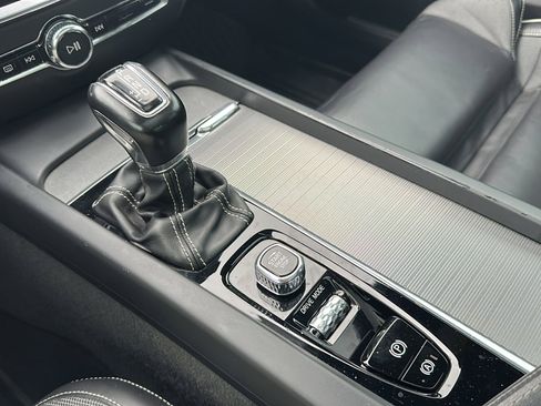 Used 2019 Volvo S60 T6 R-Design image 34