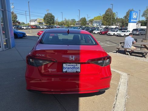 Used 2022 Honda Civic EX image 5