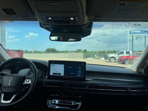 Used 2023 Lincoln Corsair FWD image 10