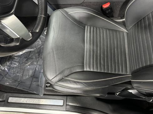 Used 2023 Land Rover Discovery S R-Dynamic image 28