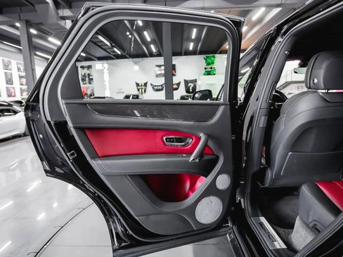 Used 2019 Bentley Bentayga image 24