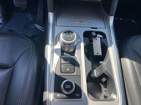 Used 2022 Ford Explorer XLT w/ Equipment Group 202A image 17