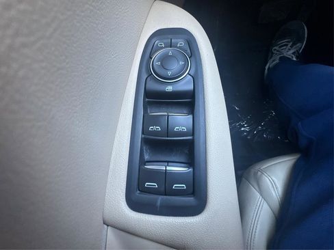 Used 2017 Cadillac XT5 FWD image 19