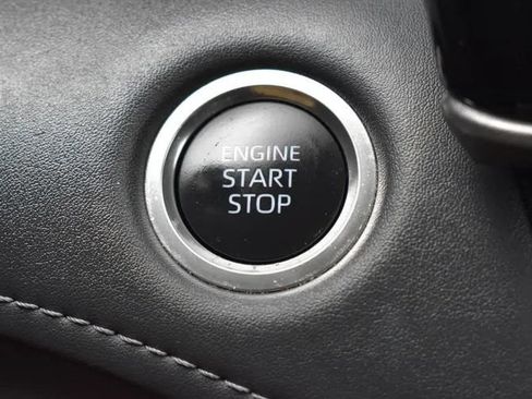 Used 2025 Toyota Highlander LE FWD image 29