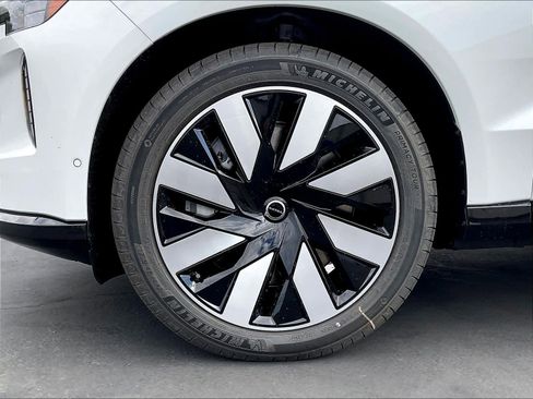 New 2025 Volvo EX90 Ultra image 13