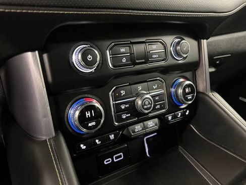 Used 2024 GMC Yukon SLT AWD/4WD image 35