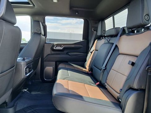 Certified 2025 Chevrolet Silverado 1500 High Country w/ High Country Premium Package AWD/4WD image 13