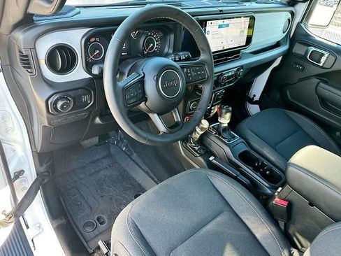 Used 2025 Jeep Wrangler Sport AWD/4WD image 10