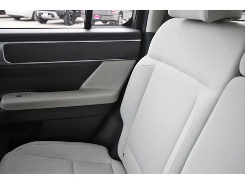 Used 2025 Hyundai Santa Fe SE image 14