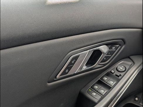 Used 2023 BMW 330e image 27