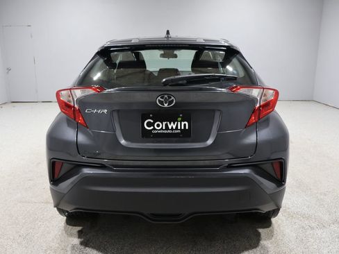 Used 2022 Toyota C-HR XLE image 3
