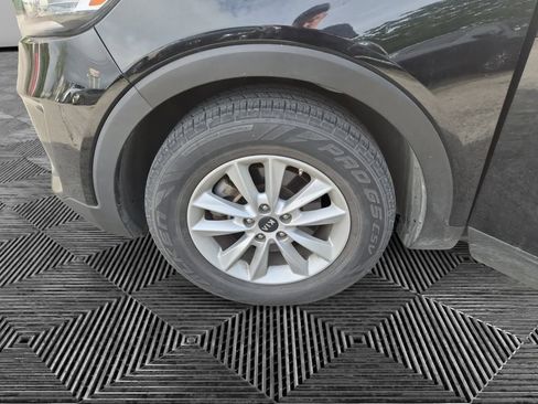 Used 2020 Kia Sorento LX image 14