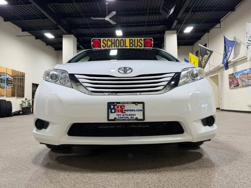Used 2015 Toyota Sienna LE AWD/4WD image 12