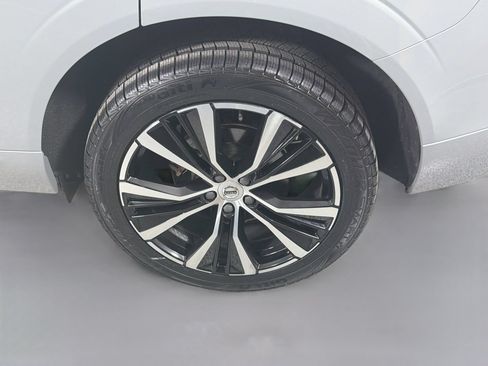 Certified 2024 Volvo XC60 B5 Plus w/ Climate Package AWD/4WD image 32