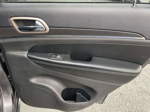 Used 2016 Jeep Grand Cherokee Limited image 42