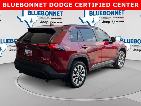 Used 2022 Toyota RAV4 XLE Premium FWD image 5