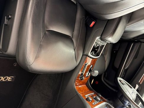 Used 2013 Chrysler 300 w/ Driver Convenience Group RWD image 26