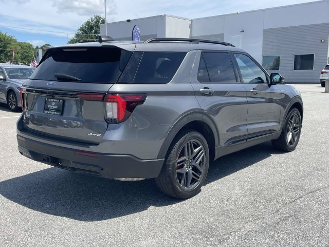 Used 2025 Ford Explorer ST-Line w/ ST-Line Street Pack AWD/4WD image 7