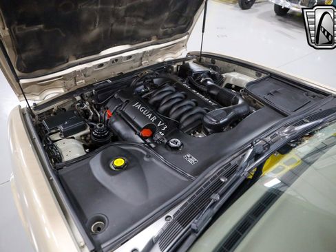 Used 2001 Jaguar XJ8 image 12