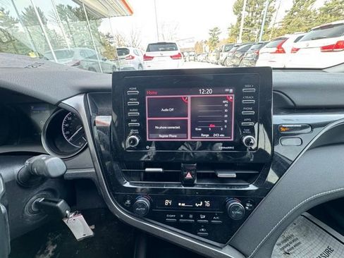 Used 2023 Toyota Camry SE image 18