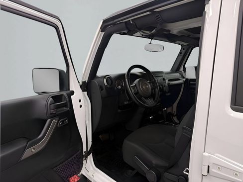 Used 2018 Jeep Wrangler Unlimited Sport S AWD/4WD image 10