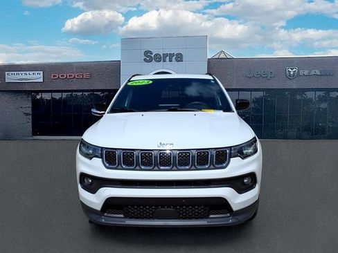 Used 2023 Jeep Compass Latitude AWD/4WD image 2