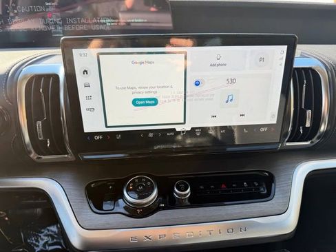 New 2025 Ford Expedition Max Platinum w/ Driver's Package image 18