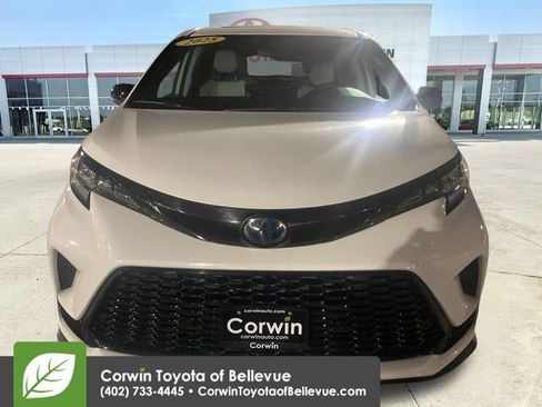 Certified 2025 Toyota Sienna XSE image 3