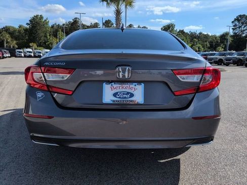 Used 2018 Honda Accord EX image 5