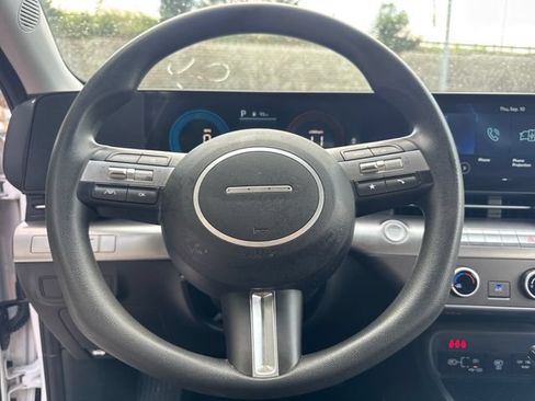 Used 2025 Hyundai Kona SE FWD image 18
